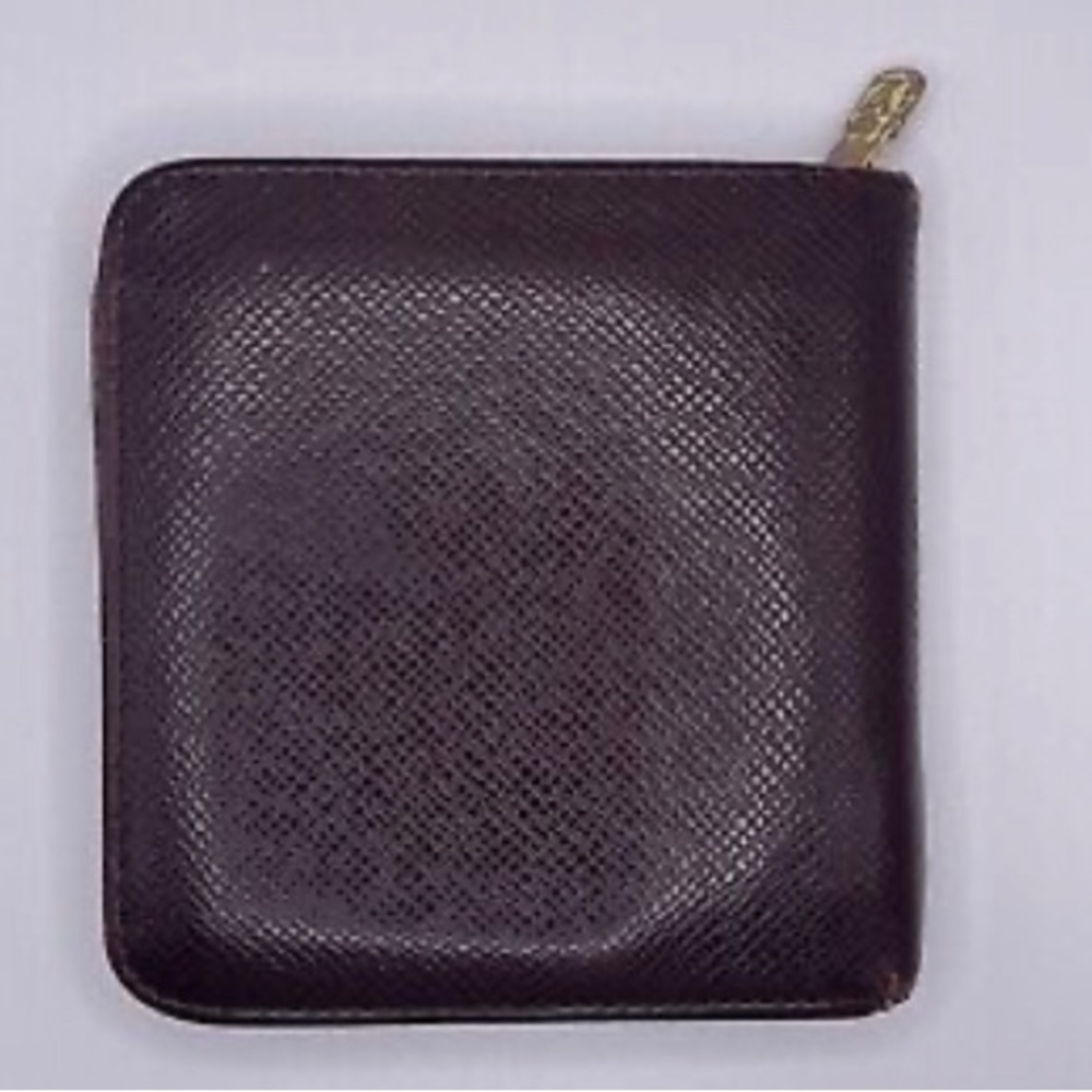 - Louis Vuitton taiga zippy wallet - Picture 2 of 15